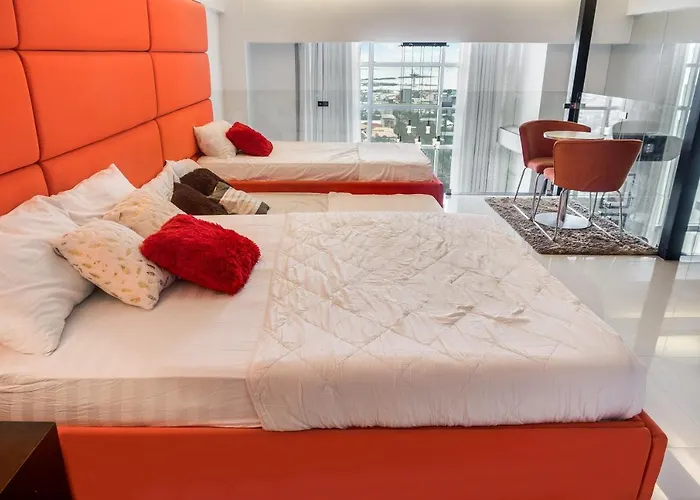 Panoramic City View In Uptown Fuente Aparthotel *